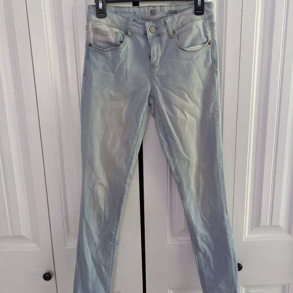 SO Light Wash Jegging Jeans Juniors Size 9